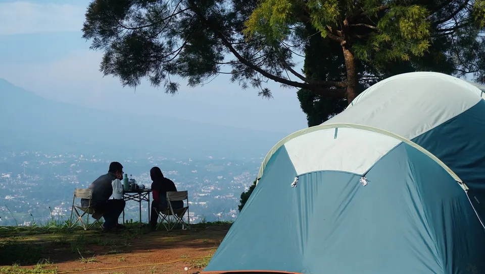 Ngopi di Puncak Viral: Cek Ganjil-Genap dan Cuaca Akhir Pekan Ini