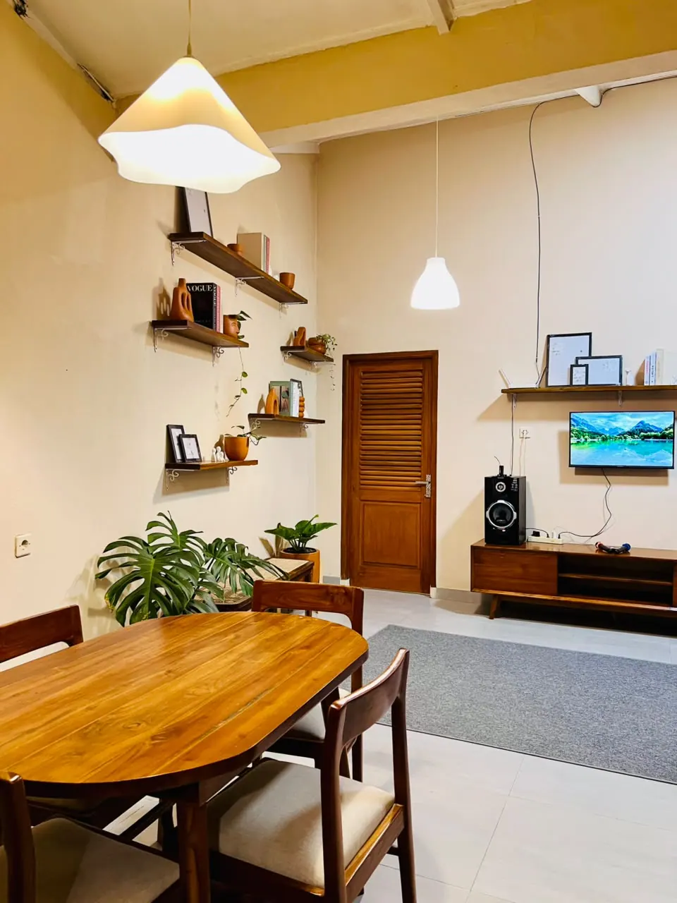 Villa Kasamira 1: ruang keluarga dengan TV